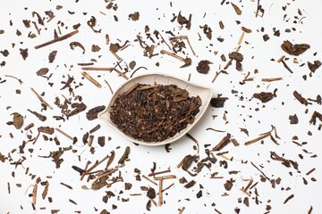 dry tea leaves