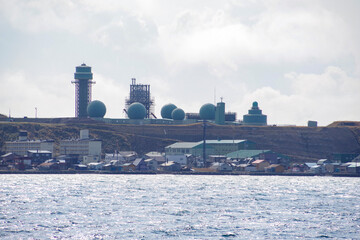 海上から見る最北端の海上自衛隊基地