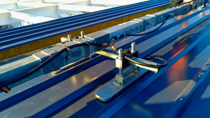 Pneumatic suction cups for the installation of sandich panels, installation work.