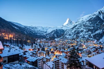 Selbstklebende Fototapete Alpen zermatt village view with matterhorn