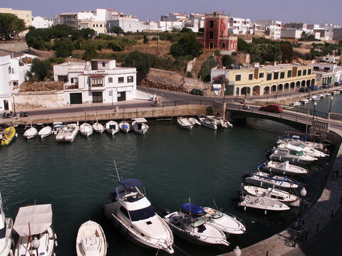 Der Hafen von Ciutadella auf Menorca