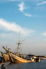 Fototapeta premium Phinisi ship moored at the pier
