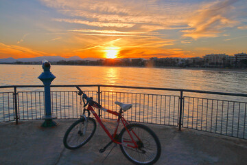 Obraz premium Watching the sunset at the end of the bike ride.