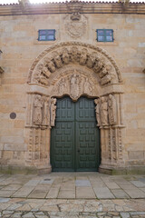 Fototapeta na wymiar Pórtico medieval en Santiago de Compostela