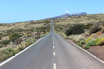 carretera recta larga en el teide