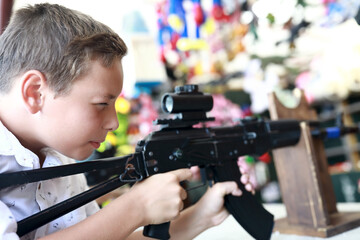 Child shoots air rifle - obrazy, fototapety, plakaty