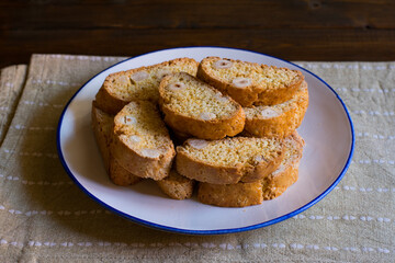 Biscotes duros con avellanas, carquinyolis, típicos en Cataluña, España