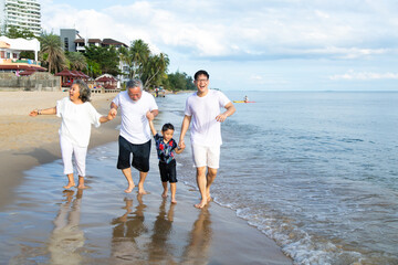 Fototapeta premium Happy asian family spending time together on the beach summer vacation.