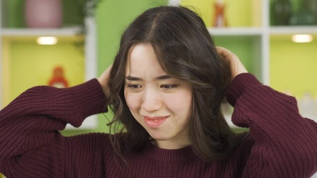 Asian young woman who started to itch on her body has allergies.