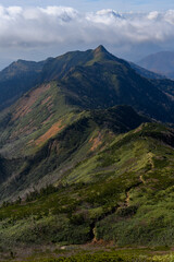 Fototapeta na wymiar 武尊山山頂から見た剣ヶ峰山