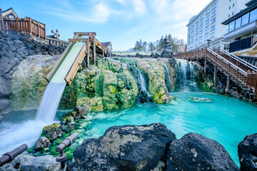 春の草津温泉　湯畑　群馬県草津町　Kusatsu Onsen in spring. Yubatake. Gunma Pref, Kusatsu town.