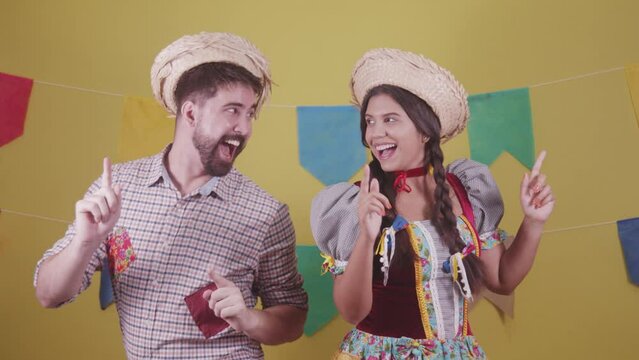 Brazilian couple, dressed in Junina party clothes, S&atilde;o Jo&atilde;o party. Protocol scenes.