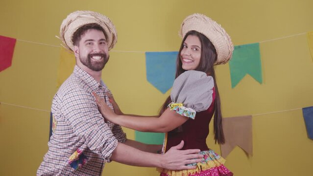 Brazilian couple, dressed in Junina party clothes, S&atilde;o Jo&atilde;o party. Protocol scenes.