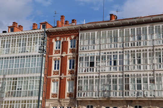 verglaste Fassaden in Burgos, Spanien