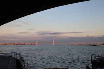 横浜臨港パークから見るベイブリッジの夕景