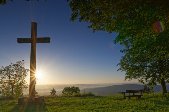 Sonnenaufgang am Gipfelkreuz, Kordigast