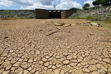 Cracked ground of an empty water reservoir is seen during a severe drought in Sao Paulo state, Brazil. - obrazy, fototapety, plakaty