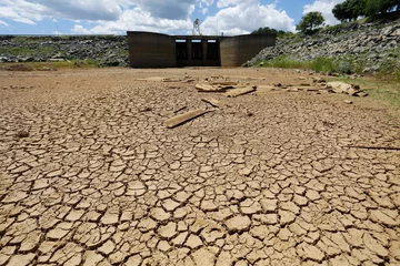 Foto op Plexiglas Cracked ground of an empty water reservoir is seen during a severe drought in Sao Paulo state, Brazil. © Nelson Antoine