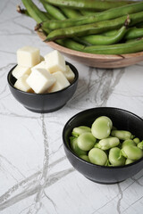 Fave e pecorino a cubetti