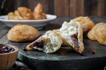 Cantonese fried red bean doughnut bun