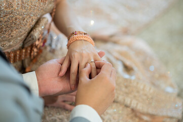 wear a ring, wedding ring, love couple