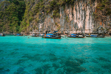 Obraz na płótnie Canvas travel by longtail boat in Phi Phi islands