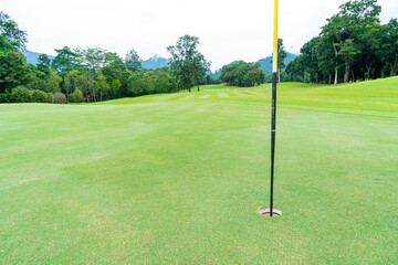 Obraz premium Green with Sand bunkers on Golf course