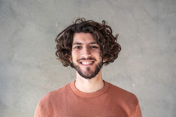 Portrait of happy caucasian guy - Confident and smiling curly hair young unshaven man, having fun...