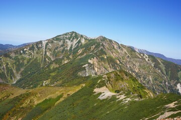 Fototapeta na wymiar 白岳から望む唐松岳に続く稜線