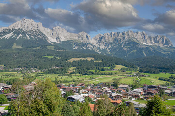 Fototapeta na wymiar Blick von Ellmau auf das Kaisergebiege,Tirol,Österreich