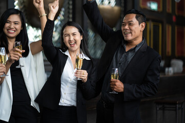 Group Of Asian Friends Enjoying Evening Drinks in bar. Celebration, Party People Christmas and Happy new year concept. Asian business people in party.