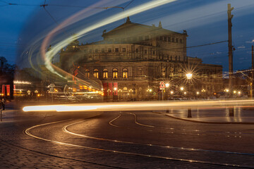Fototapeta premium Semperoper in Dresden bei Nacht