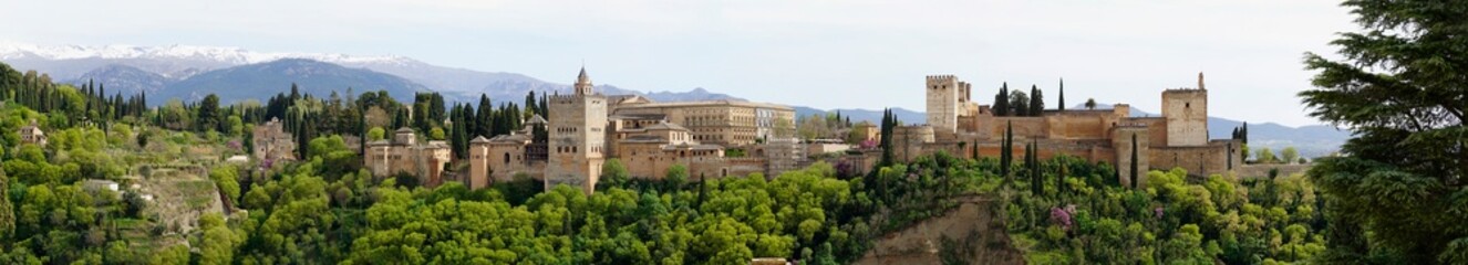 Fototapeta na wymiar Panoramic view of Alhambra fortress in Granada, Andalusia, Spain