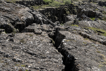 rów tektoniczny islandia Þingvellir na północnym brzegu największego islandzkiego jeziora, Þingvallavatn. 