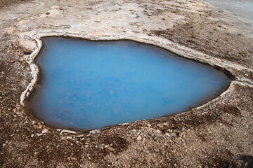 okolica gejzer Geysir na Islandii oczko termalne © damian
