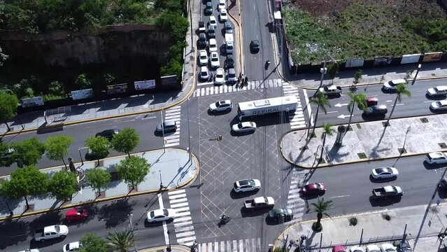 Santo domingo, rep&uacute;blica dominicana - 2023 - Vista desde un drone sobrevolando la cuidad de Santo Domingo en hermoso dia soleado.