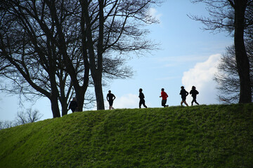 running sport group with trees