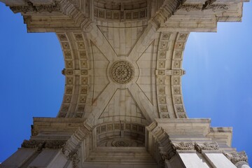  Ansicht von unten der Arco da Rua Augusta, Lissabon, Portugal, Europa