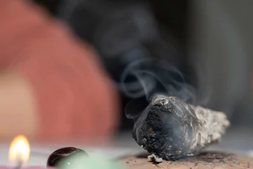Fotobehang bâton de sauge faisant de la fumée © Esta Webster