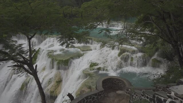 Cascada de El Salto en el Naranjo en la Huasteca Potosina en San Luis Potos&iacute;