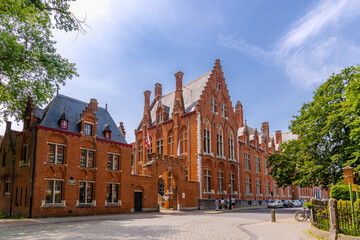Belgien, Br&uuml;gge, ein Sommertag in der Stadt mit  Kan&auml;len und sch&ouml;nen fl&auml;mischen H&auml;usern