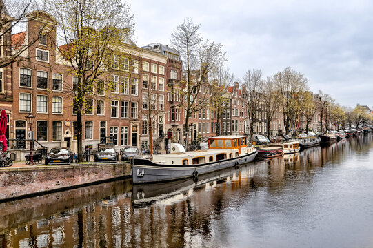 The unique urban architecture and scenery along the canals in Amsterdam © Torval Mork