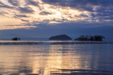 Naklejka na ściany i meble 幻想的な琵琶湖の夕焼け情景