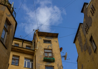 Fototapeta na wymiar blue sky in the old courtyard of St. Petersburg