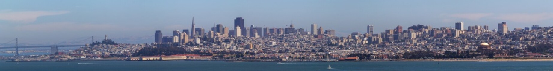 Fototapeta na wymiar Evening panoramic view of San Francisco Bay and downtown, California