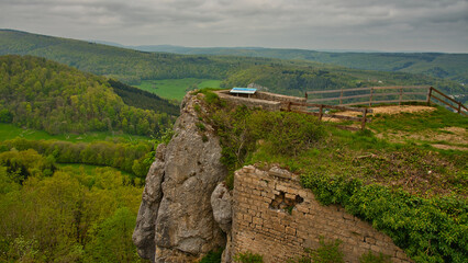 Gipfelweg oberhalb von Pont-de-Roide im Doubs