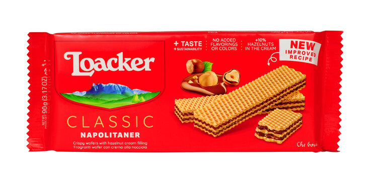 Loacker classic Napolitaner hazelnut wafer biscuits in a 90g pack