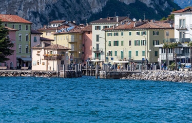 Obraz premium Torbole sul garda: molo
