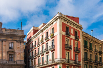 Fototapeta na wymiar Historische Gebäude in der Stadt Barcelona, Spanien