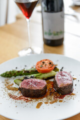 肉料理　メインディッシュ　ワイン